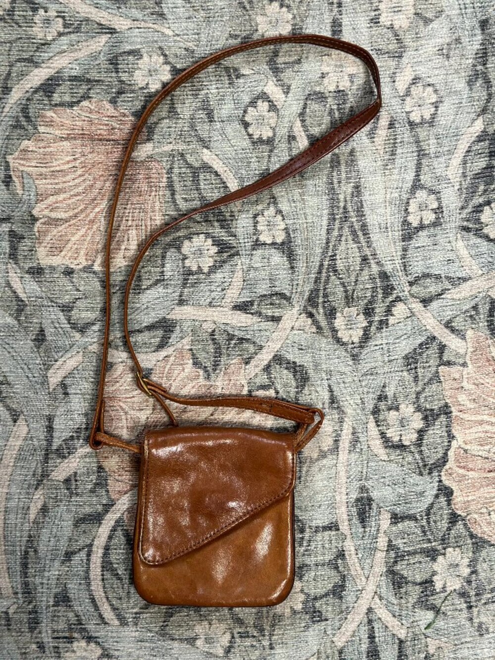 Outer Cape Mini Leather Crossbody Bag Small Minimalist Purse Magnetic Closure